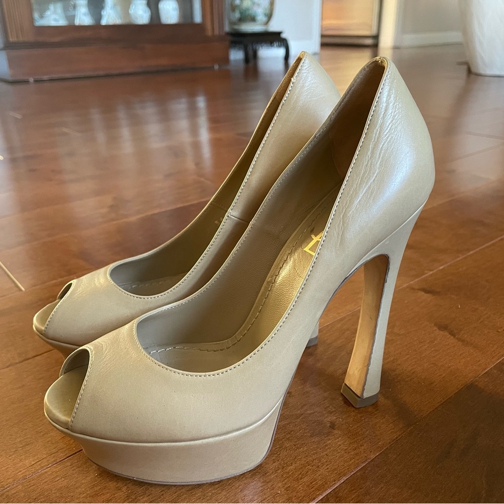 SAINT LAURENT (YSL): PALAIS 105 PUMP